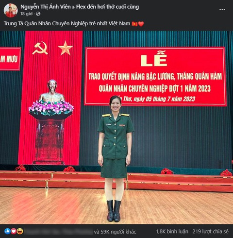 Khi Ánh Viên đu trend 'flex đến hơi thở cuối cùng' - Ảnh 1. Ánh Viên cười tươi rói trong ngày nhận quyết định "lên chức". (Ảnh chụp màn hình)