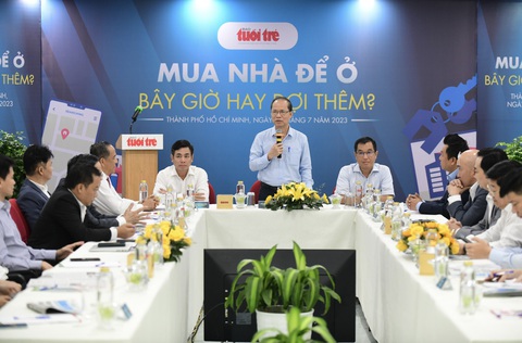 Thị trường bất động sản xuất hiện nhiều tín hiệu tích cực - Ảnh 1. Buổi tọa đàm do báo Tuổi Trẻ tổ chức nhằm tìm ra câu hỏi đã đến thời điểm để mua nhà hay chưa? - Ảnh: QUANG ĐỊNH