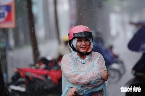 Thời tiết hôm nay 19-7: Áp thấp gây mưa miền Bắc, Nam Bộ có nơi mưa to - Ảnh 1. Hôm nay thời tiết cả nước tiếp tục có mưa, có nơi mưa to - Ảnh: DUYÊN PHAN