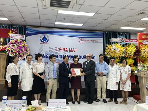 Bệnh viện Nhi đồng 1 có Trung tâm Tim mạch xuất sắc - Ảnh 1. Bệnh viện Nhi đồng 1 được nhận chứng nhận Trung tâm tim mạch xuất sắc - Ảnh: T.DƯƠNG