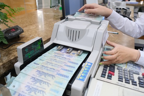 Ngân hàng Nhà nước: Cho vay để gửi tiền không đúng bản chất gửi tiết kiệm - Ảnh 1. Ngân hàng Nhà nước cấm cho vay vốn để gửi tiết kiệm - Ảnh: NGỌC PHƯỢNG