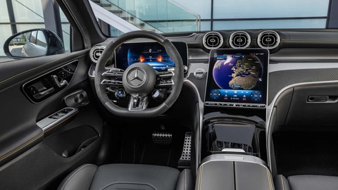 Mercedes-AMG GLC 2024 ra mắt: Thay hết động cơ V6, V8 bằng máy 4 xy-lanh công suất khủng hơn nhiều - Ảnh 3. Nội thất Mercedes-AMG GLC 2024 không khác gì bản thường trừ vị trí vô lăng - Ảnh: Mercedes-Benz