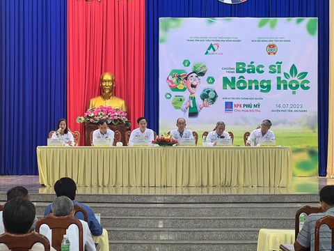 Phân bón Phú Mỹ tiếp tục đồng hành cùng chương trình “Bác sĩ nông học” - Ảnh 1. Bác sĩ nông học giải đáp các thắc mắc, câu hỏi của bà con nông dân tham gia chương trình