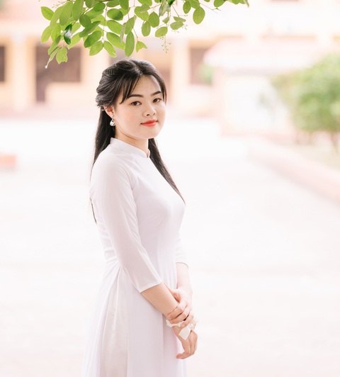Thủ khoa khối D01 kỳ thi tốt nghiệp THPT 2023: ‘Cần cù bù thông minh’ - Ảnh 1. Nữ sinh Phạm Thị Vân Anh (học sinh Trường THPT Nguyễn Bỉnh Khiêm, TP Hải Phòng) là thủ khoa khối D01 tại kỳ thi tốt nghiệp THPT 2023 - Ảnh: NVCC