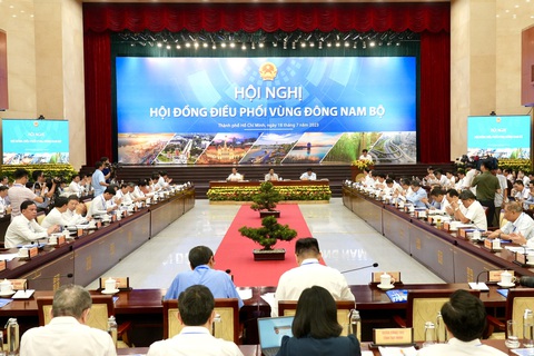 Thành lập Hội đồng điều phối vùng Đông Nam Bộ do Thủ tướng làm chủ tịch - Ảnh 3. Thủ tướng Phạm Minh Chính, Bí thư Thành ủy TP.HCM Nguyễn Văn Nên và Bộ trưởng Bộ Kế hoạch và Đầu tư Nguyễn Chí Dũng chủ trì hội nghị - Ảnh: HỮU HẠNH