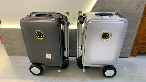 Vietnam Airlines lưu ý khách dùng vali tích hợp pin lithium - Ảnh 1. Loại vali tích hợp pin lithium để di chuyển tự động được Vietnam Airlines lưu ý hành khách mang đi máy bay - Ảnh: VNA cung cấp