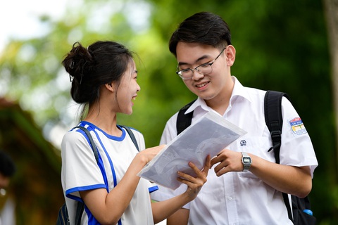 Phổ điểm thi tốt nghiệp THPT: Môn Sử cải thiện, Tiếng Anh vẫn lạ - Ảnh 1. Thí sinh đã có thể tra cứu điểm thi tốt nghiệp THPT vào hôm nay (18-7) - Ảnh: NAM TRẦN