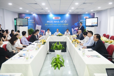 Làm gì để tháo gỡ các vướng mắc, tạo điều kiện cho thị trường bất động sản phát triển? - Ảnh 1. Tại hội thảo, nhiều chuyên gia, doanh nghiệp chia sẻ về giải pháp để tháo gỡ khó khăn cho thị trường bất động sản - Ảnh: Q.ĐỊNH