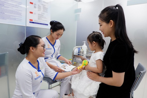 Nỗi sợ mang tên "hết vắcxin"! - Ảnh 1. Sự an toàn, mạnh khỏe, được bảo vệ trước dịch bệnh mới khiến chúng ta cảm thấy bình an, vui sống…
