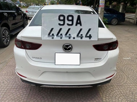 Mỗi biển số xe đấu giá có thể mang về bao nhiêu? - Ảnh 3. Có người sẵn sàng trả tiền tỉ cho chiếc Mazda3 biển ngũ quý 4 - Ảnh: Facebook