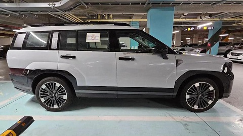 Hyundai Santa Fe lộ mặt thực tế ngay sau ngày công bố đầu tiên - Ảnh 9. Hyundai Santa Fe lộ mặt thực tế ngay sau ngày công bố đầu tiên - Ảnh 9.