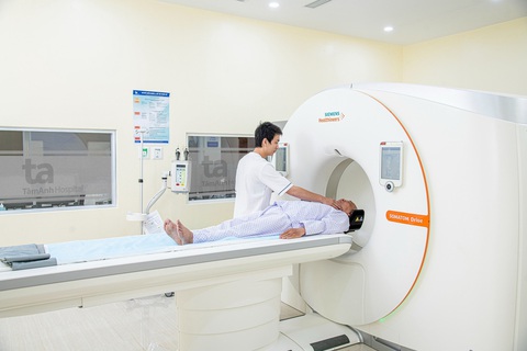 Hệ thống chụp CT 768 lát cắt ứng dụng trí tuệ nhân tạo (AI) tầm soát và chẩn đoán bệnh. Ảnh: Đ.H Hệ thống chụp CT 768 lát cắt ứng dụng trí tuệ nhân tạo (AI) tầm soát và chẩn đoán bệnh. Ảnh: Đ.H