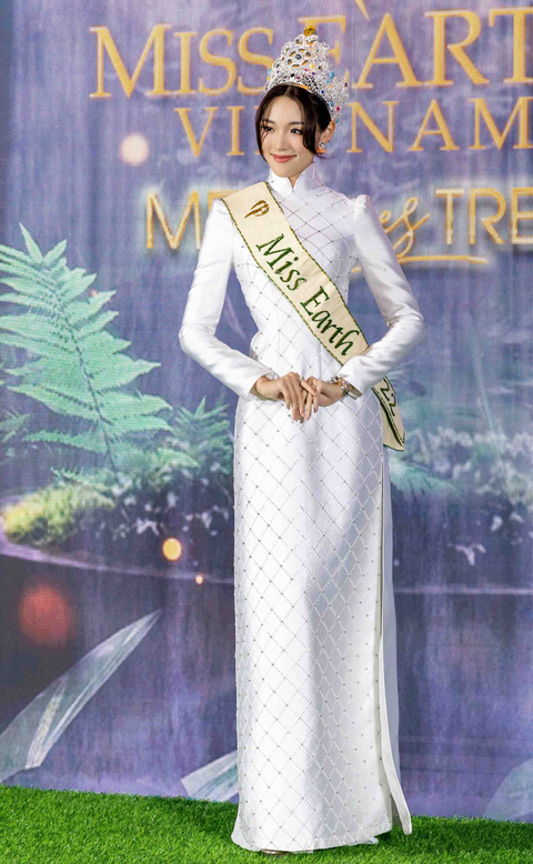 Miss Earth 2022 Mina Sue Choi diện áo dài Miss Earth 2022 Mina Sue Choi