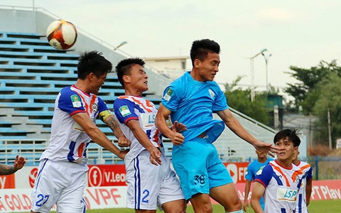 Bị nợ tiền, cầu thủ CLB Bà Rịa - Vũng Tàu dọa kiện lên FIFA - Ảnh 2. Đội trưởng Huỳnh Văn Ly (trái) ở Giải hạng nhất 2023 - Ảnh: VPF