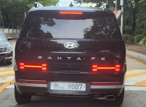 Hyundai Santa Fe lộ mặt thực tế ngay sau ngày công bố đầu tiên - Ảnh 11. Hyundai Santa Fe lộ mặt thực tế ngay sau ngày công bố đầu tiên - Ảnh 11.
