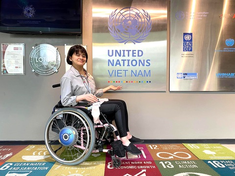 Chị Lưu Thị Hiếu là người khuyết tật thứ ba của Việt Nam làm việc trong tổ chức United Nations (Liên Hiệp Quốc) tại Việt Nam - Ảnh: HÀ THANH Chị Lưu Thị Hiếu là người khuyết tật thứ ba của Việt Nam làm việc trong tổ chức United Nations (Liên Hiệp Quốc) tại Việt Nam - Ảnh: HÀ THANH