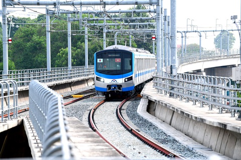 Tàu metro số 1 Bến Thành - Suối Tiên chạy thử nghiệm trên đường ray đoạn qua TP Thủ Đức, TP.HCM - Ảnh: QUANG ĐỊNH Tàu metro số 1 Bến Thành - Suối Tiên chạy thử nghiệm trên đường ray đoạn qua TP Thủ Đức, TP.HCM - Ảnh: QUANG ĐỊNH
