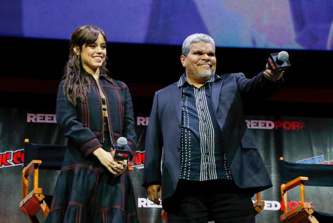 Diễn viên Jenna Ortega và Luis Guzmán trong bộ phim đình đám Wednesday tại New York Comic Con 2022. Nguồn: New York Comic Con Diễn viên Jenna Ortega và Luis Guzmán trong bộ phim đình đám Wednesday tại New York Comic Con 2022. Nguồn: New York Comic Con