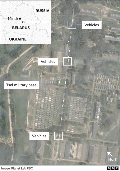 Ảnh vệ tinh tiết lộ đoàn xe Wagner đến Belarus - Ảnh 2. Vị trí của căn cứ quân sự Tsel (Tsel military base) ở Belarus và cảnh các xe (vehicles) chở quân Wagner - Ảnh: BBC/PLANET LABS