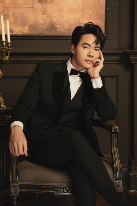 Fan phì cười vì màn flexing 'không một đơn vị nào tài trợ' của Võ Tấn Phát - Ảnh 2. Võ Tấn Phát hoạt động song song ở vai trò diễn viên và nhà sản xuất