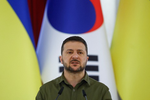 Nga tung ‘lá bài ngũ cốc’, Ukraine sẽ phản công thất bại? - Ảnh 1. Tổng thống Ukraine Volodymyr Zelensky - Ảnh: REUTERS