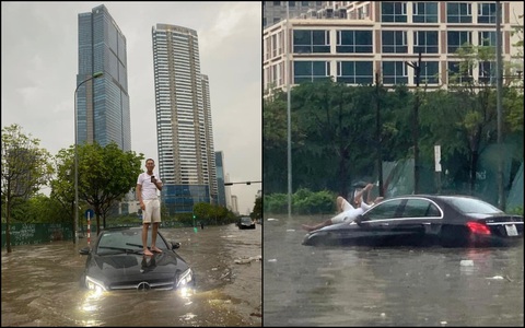 'Có nên mua xe vào mùa mưa?' - Ảnh 1. Những bức ảnh từng xôn xao mạng xã hội khi chủ xe nằm selfie trên chiếc Mercedes-Benz trôi nổi giữa đường ngập ở Cầu Giấy, Hà Nội. Anh cho biết mình trèo lên xe để cứu hộ dễ nhận ra hơn - Ảnh: Facebook