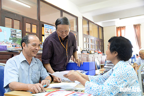 Các cô chú nghỉ hưu sinh hoạt hội người cao tuổi ở phường Bến Nghé, quận 1, TP.HCM - Ảnh: TỰ TRUNG Các cô chú nghỉ hưu sinh hoạt hội người cao tuổi ở phường Bến Nghé, quận 1, TP.HCM - Ảnh: TỰ TRUNG