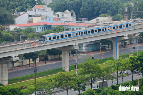 Chính phủ tháo nút thắt cho Công ty Metro số 1 có vốn hoạt động - Ảnh 1. Tàu metro số 1 chạy trên cao đoạn qua TP. Thủ Đức - Ảnh: QUANG ĐỊNH