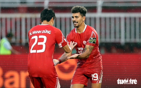 Mohamed Essam ghi bàn giúp Viettel gia nhập cuộc đua vô địch - Ảnh 1. Mohamed Essam ghi bàn giúp Viettel gia nhập cuộc đua vô địch - Ảnh 1.