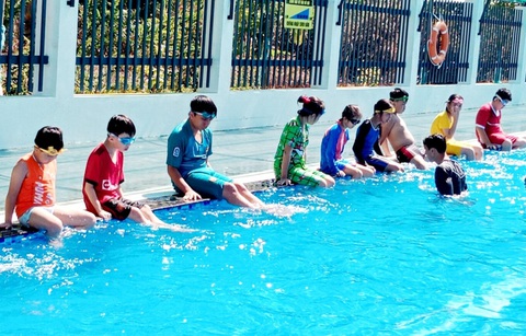 Lớp dạy bơi miễn phí cho trẻ em Kiên Giang - Ảnh 3. Lớp dạy bơi miễn phí cho trẻ em Kiên Giang - Ảnh 3.