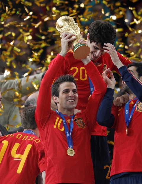 Cựu thủ quân Arsenal Cesc Fabregas giải nghệ ở tuổi 36 - Ảnh 1. Cựu thủ quân Arsenal Cesc Fabregas giải nghệ ở tuổi 36 - Ảnh 1.