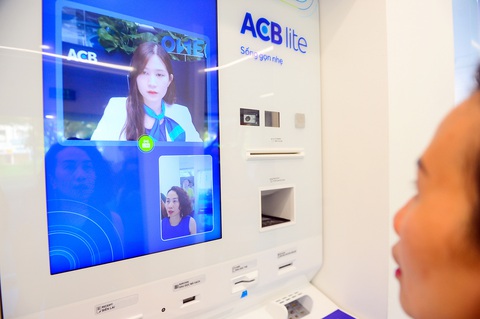 Những năm gần đây các ngân hàng đầu tư rất lớn cho hệ thống bảo mật nhằm đảm bảo an toàn hệ thống, bảo vệ dữ liệu khách hàng cũng như đem đến trải nghiệm mới mẻ cho người dùng - Ảnh: Q.ĐỊNH Những năm gần đây các ngân hàng đầu tư rất lớn cho hệ thống bảo mật nhằm đảm bảo an toàn hệ thống, bảo vệ dữ liệu khách hàng cũng như đem đến trải nghiệm mới mẻ cho người dùng - Ảnh: Q.ĐỊNH