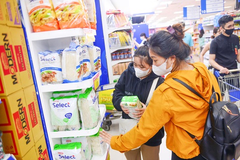 Nhiều mặt hàng thực phẩm khô đã được áp dụng mức thuế VAT 8% - Ảnh: Q.ĐỊNH Nhiều mặt hàng thực phẩm khô đã được áp dụng mức thuế VAT 8% - Ảnh: Q.ĐỊNH