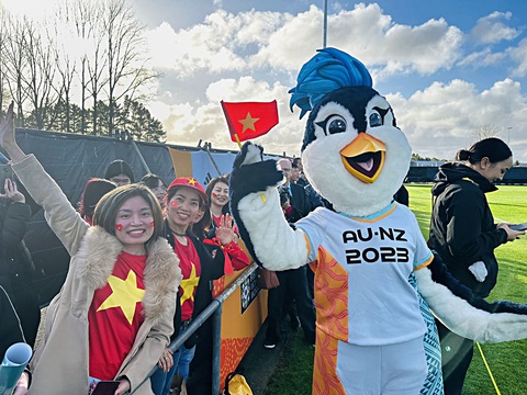 Nơi hoàn hảo để yêu - Ảnh 1. Không khí bóng đá tại TP Auckland khi World Cup nữ khai mạc - Ảnh: Trung Nghĩa