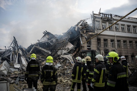 Một tòa nhà bị hư hại nặng nề sau đợt tấn công tại Odessa, Ukraine, ngày 20-7 - Ảnh: REUTERS Một tòa nhà bị hư hại nặng nề sau đợt tấn công tại Odessa, Ukraine ngày 20-7 - Ảnh: REUTERS