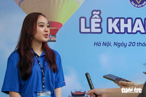 Người trẻ Việt ở nước ngoài cháy hết mình với Trại hè Việt Nam 2023 - Ảnh 3. Hà Ngọc Khánh Linh, 19 tuổi, đang sinh sống tại Nga, cho biết bản thân em luôn cố gắng gìn giữ, tập luyện tiếng Việt. Cộng đồng tại Nga cũng đang có các chương trình dạy tiếng Việt cho con em kiều bào người Việt tại Nga - Ảnh: DUY LINH