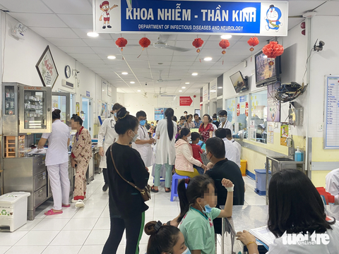 Tay chân miệng - Ảnh 1. Khoa nhiễm - thần kinh Bệnh viện Nhi đồng 1 (TP.HCM) - nơi tiếp nhận điều trị bệnh nhi mắc tay chân miệng trên địa bàn TP.HCM và các tỉnh chuyển đến - Ảnh: X.MAI