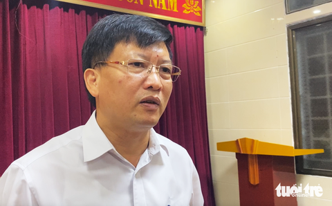 Dân lại dựng lều chặn xe tải vào cảng biển quốc tế - Ảnh 2. Ông Nguyễn Đức Thọ - phó chủ tịch UBND huyện Nghi Lộc - trả lời những nội dung xung quanh các kiến nghị của người dân - Ảnh: DOÃN HÒA