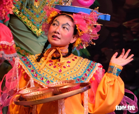 Mỹ Uyên vào vai Dờ ét zet - Ảnh: LINH ĐOAN Mỹ Uyên vào vai Dờ ét zet - Ảnh: LINH ĐOAN