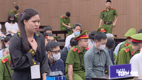 Bị từ chối cấp phép chuyến bay giải cứu vì 'sếp không biết doanh nghiệp em là ai' - Ảnh 1. Bị cáo Trần Thị Mai Xa tự bào chữa tại phiên tòa xử vụ chuyến bay giải cứu - Ảnh: NAM ANH