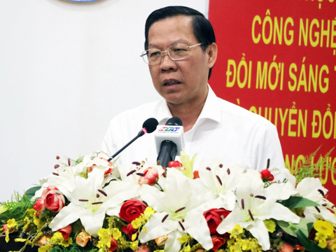 TP.HCM: Nghiên cứu mỗi sở có một phó giám đốc phụ trách khoa học công nghệ - Ảnh 1. Chủ tịch UBND TP.HCM Phan Văn Mãi chia sẻ tại Sở Khoa học và Công nghệ TP.HCM chiều 20-7 - Ảnh: TRỌNG NHÂN