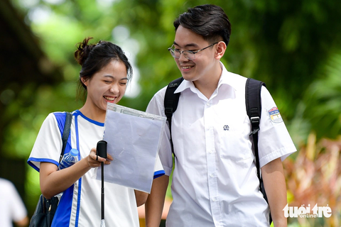 Điểm sàn xét tuyển Trường Quản trị và kinh doanh - ĐHQGHN - Ảnh 1. Học sinh tham dự kỳ thi tốt nghiệp THPT năm 2023 tại Hà Nội - Ảnh: NAM TRẦN