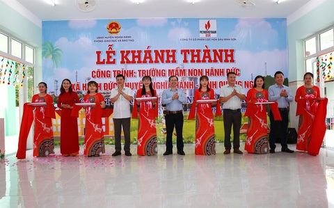 Các đại biểu cắt băng khánh thành Trường Mầm non Hành Đức Các đại biểu cắt băng khánh thành Trường Mầm non Hành Đức