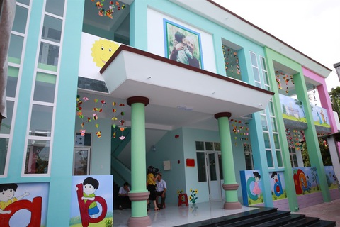 Trường Mầm non Hành Đức được xây dựng khang trang, bề thế từ nguồn kinh phí tài trợ ASXH của Công ty BSR Trường Mầm non Hành Đức được xây dựng khang trang, bề thế từ nguồn kinh phí tài trợ An sinh xã hội của Công ty BSR