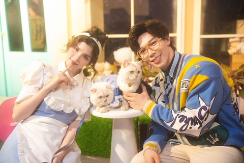 MV Xoa đầu khắc họa rõ nét câu chuyện tình yêu thật đẹp với crush và bước chuyển hướng âm nhạc mới của nam ca sĩ gốc Hà thành. MV Xoa đầu khắc họa rõ nét câu chuyện tình yêu thật đẹp với crush và bước chuyển hướng âm nhạc mới của nam ca sĩ gốc Hà thành.