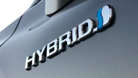 Ảnh Toyota Fortuner đời mới là giả, xe sắp có bản hybrid nhưng thế hệ mới vẫn mông lung - Ảnh 3. Việc Toyota trang bị công nghệ hybrid cho Fortuner vào năm 2024 hướng tới khả năng vòng đời xe sẽ kéo dài thêm một vài năm nữa và có thể vượt quá mốc 2025 - Ảnh: Drive