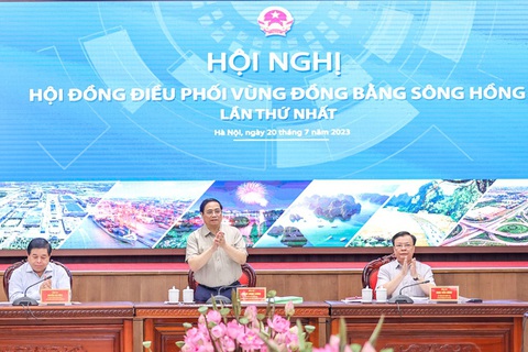 Đề xuất phát hành trái phiếu quốc tế, vay ODA đầu tư đồng bộ đường sắt đô thị Hà Nội - Ảnh 1. Thủ tướng chủ trì hội nghị Hội đồng điều phối vùng Đồng bằng sông Hồng - Ảnh: VGP