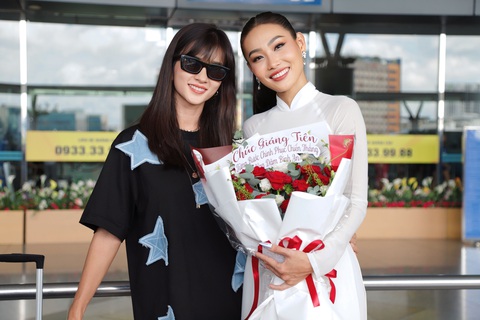 Diễn viên Kim Tuyến tiễn Nguyễn Giáng Tiên đi thi quốc tế - Ảnh: NVCC Diễn viên Kim Tuyến (trái) tiễn Nguyễn Giáng Tiên đi thi quốc tế - Ảnh: NVCC