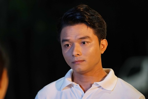 Lê Minh Thành vai Trung trong Hoa hồng trong sớm mai - Ảnh: ĐPCC Lê Minh Thành vai Trung trong Hoa hồng trong sớm mai - Ảnh: ĐPCC