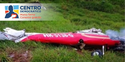 Tai nạn máy bay khiến 5 chính trị gia Colombia tử vong - Ảnh 1. Hiện trường vụ tai nạn máy bay làm chết 5 chính trị gia và 1 phi công tại miền trung Colombia hôm 19-7 - Ảnh: CANAL 1